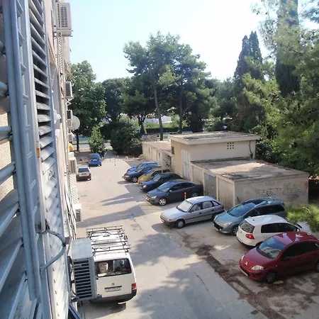 Apartman Dijana 1 *
