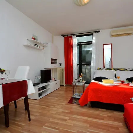 Dijana 1 Apartman *
