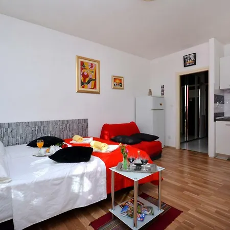 Apartment Dijana 1 *