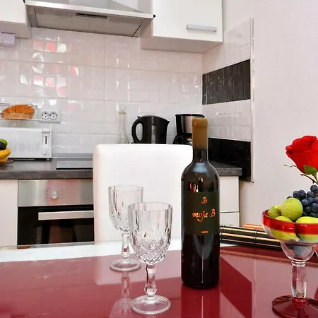 Apartment Dijana 1 *
